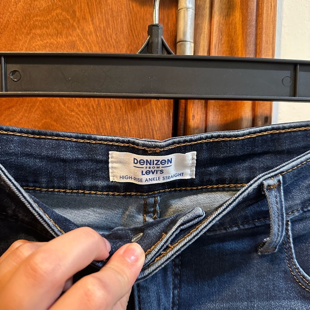 Women’s basic blue jeans - Picture 2 of 3